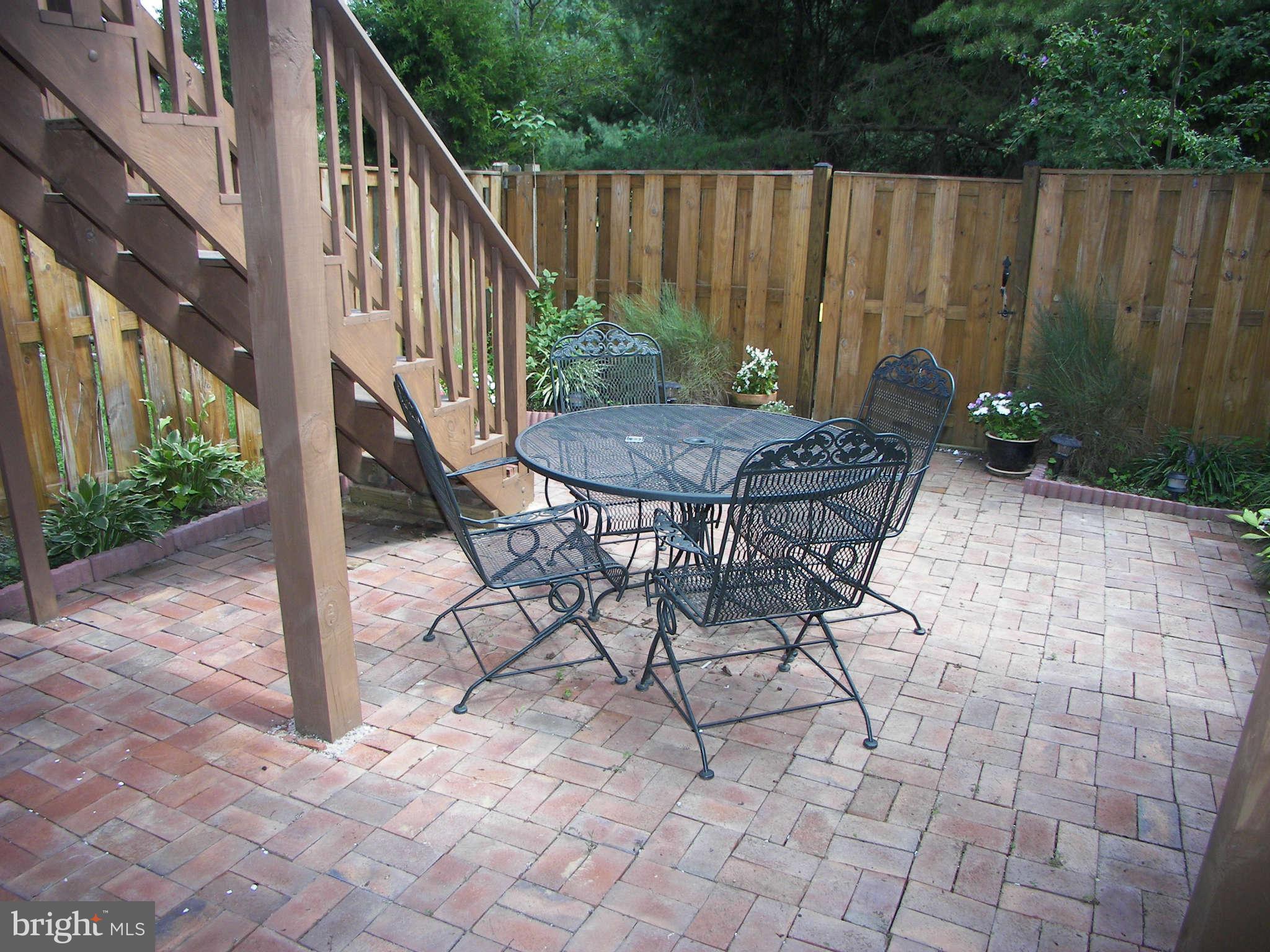 D EVEREUX WEST - Residential Lease