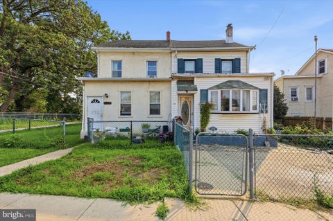Townhouse For Sale - 219 Irving Street<br/> MARCUS HOOK, PA 19061