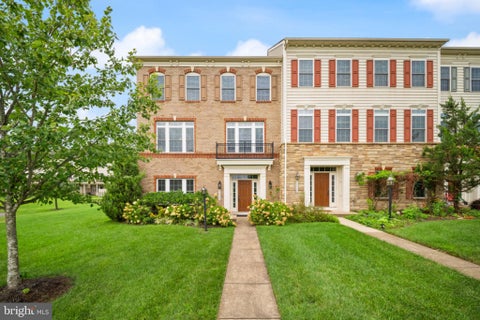 Townhouse For Rent - 42532 Rowderbury Square<br/> CHANTILLY, VA 20152