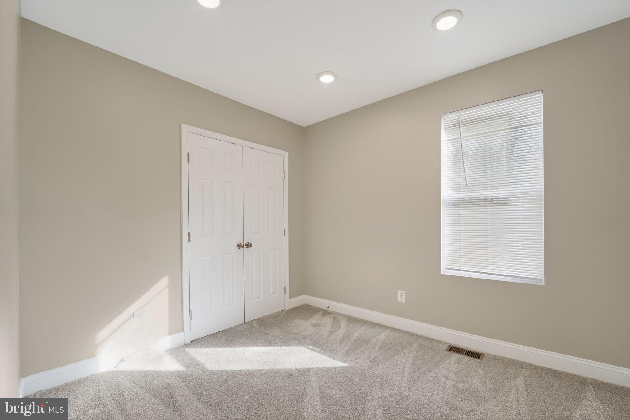 LANDSDOWNE - Residential