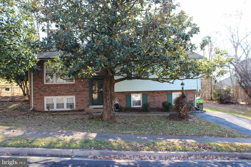 Detached home - Needs Cosmetics - Sold As Is!  Split Foyer with 3 Bedrooms/2Full Baths Upper Level. Lower Level has 3 Rooms (Used to be In-Law Suite) Plus Small 2nd Kitchen and Utility Room.  Separate Entrance Could Be Potential Rental on Lower Level.  Newer Furnace.  Wood Stove Insert.  A Little Work and This is a Great Home!  Priced to Sell!  Contracts Presented Quickly!