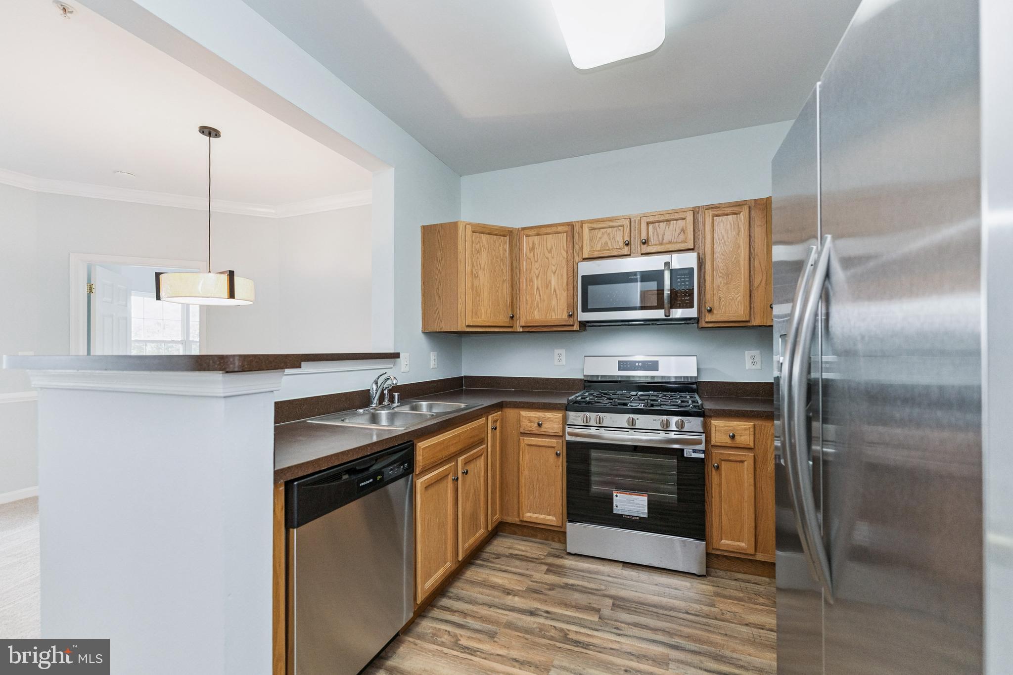 CAMERON GROVE CONDO IV> - Residential