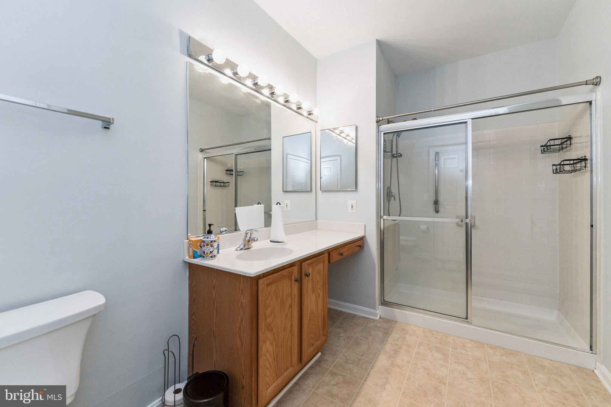 CAMERON GROVE CONDO IV> - Residential