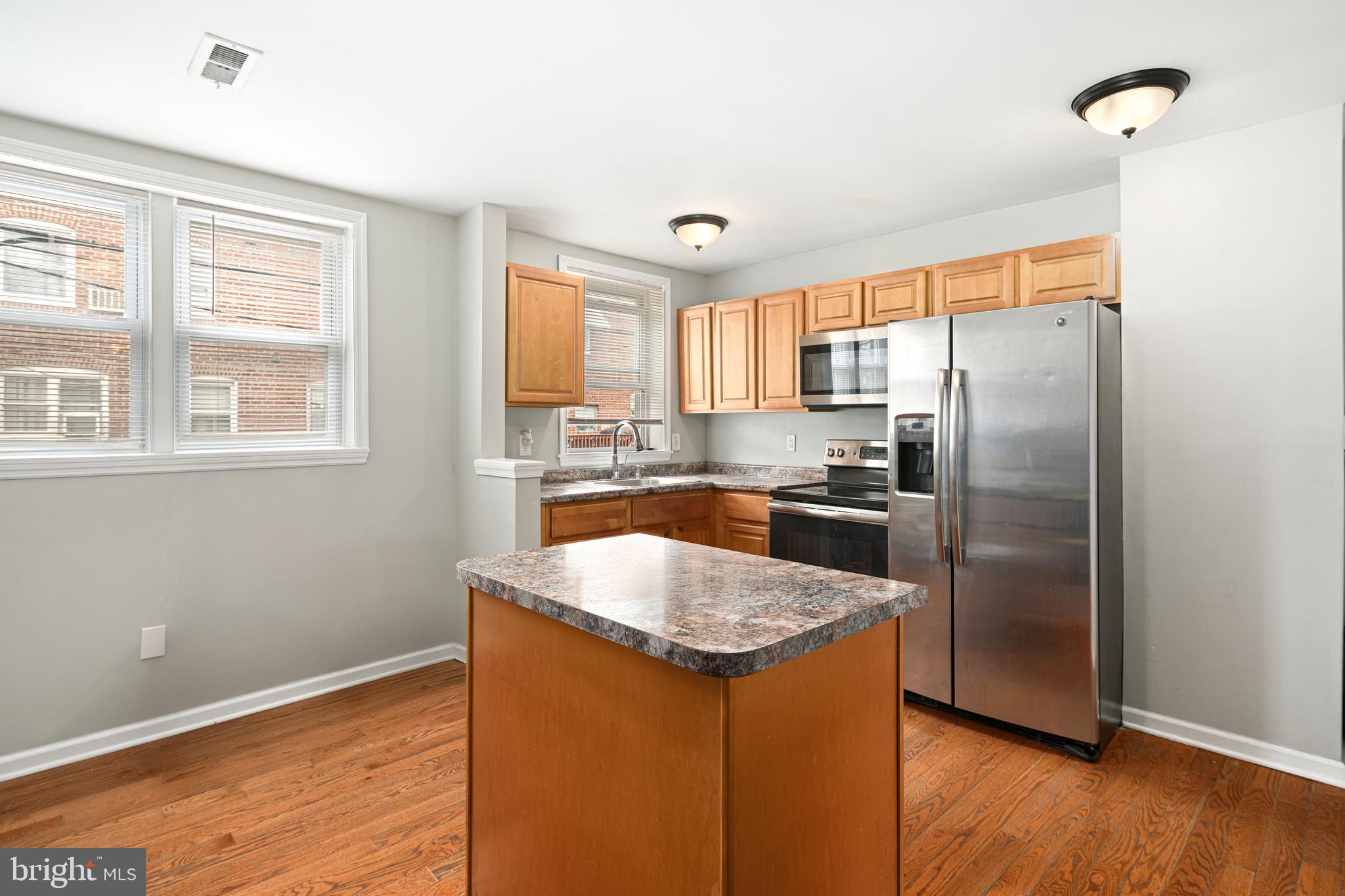 OXFORD CIRCLE - Residential