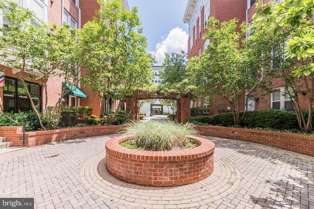 Photo of 2665 Prosperity Avenue #456, FAIRFAX, VA 22031 (MLS # VAFX2268430)
