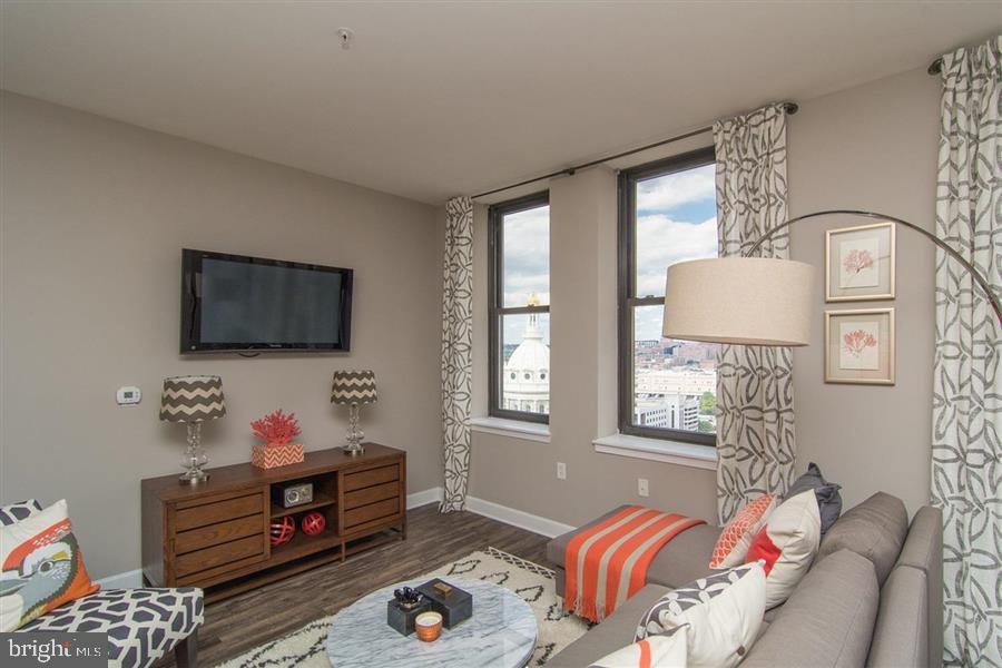 DOWNTOWN - Residential Lease