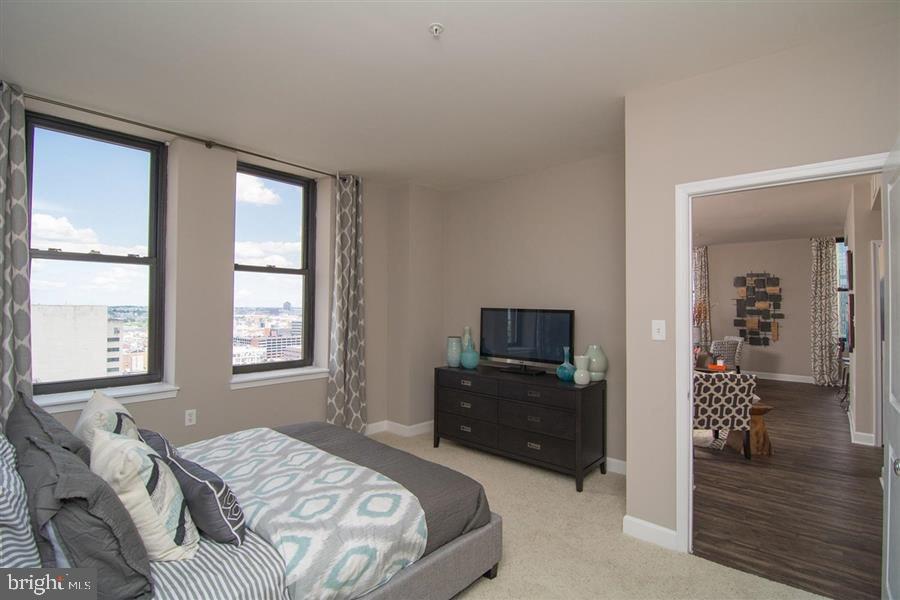 DOWNTOWN - Residential Lease