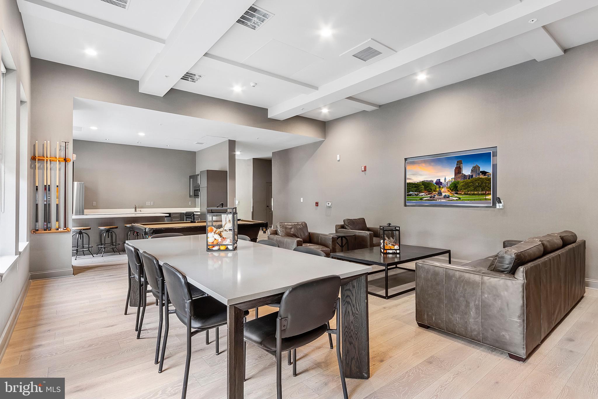 DOWNTOWN - Residential Lease
