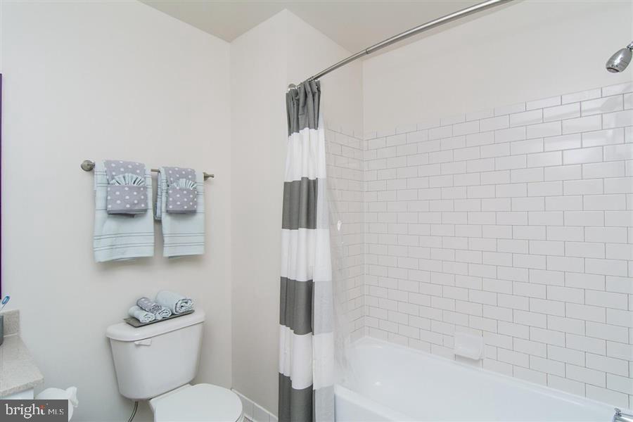 DOWNTOWN - Residential Lease