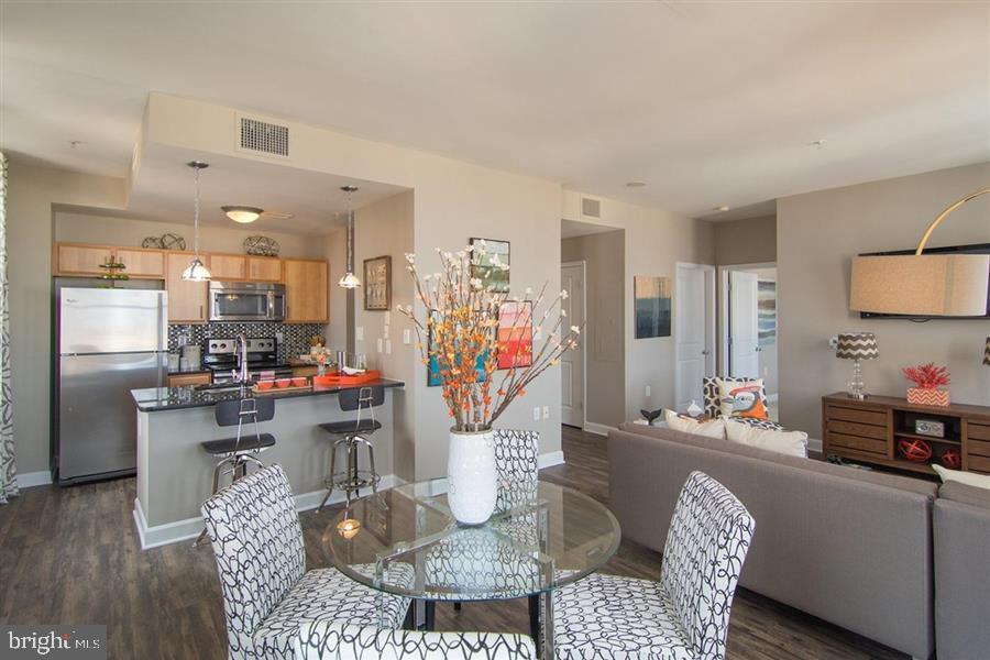 DOWNTOWN - Residential Lease