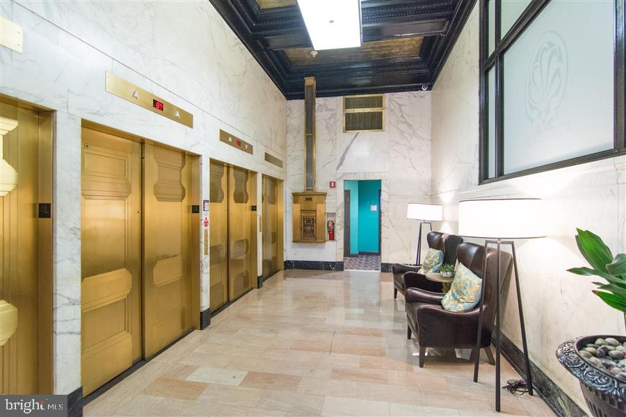 DOWNTOWN - Residential Lease
