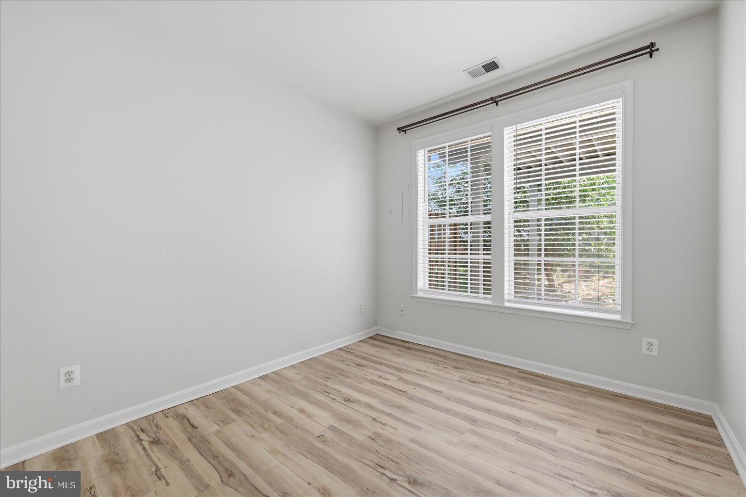 ASHBURN VILLAGE - Residential