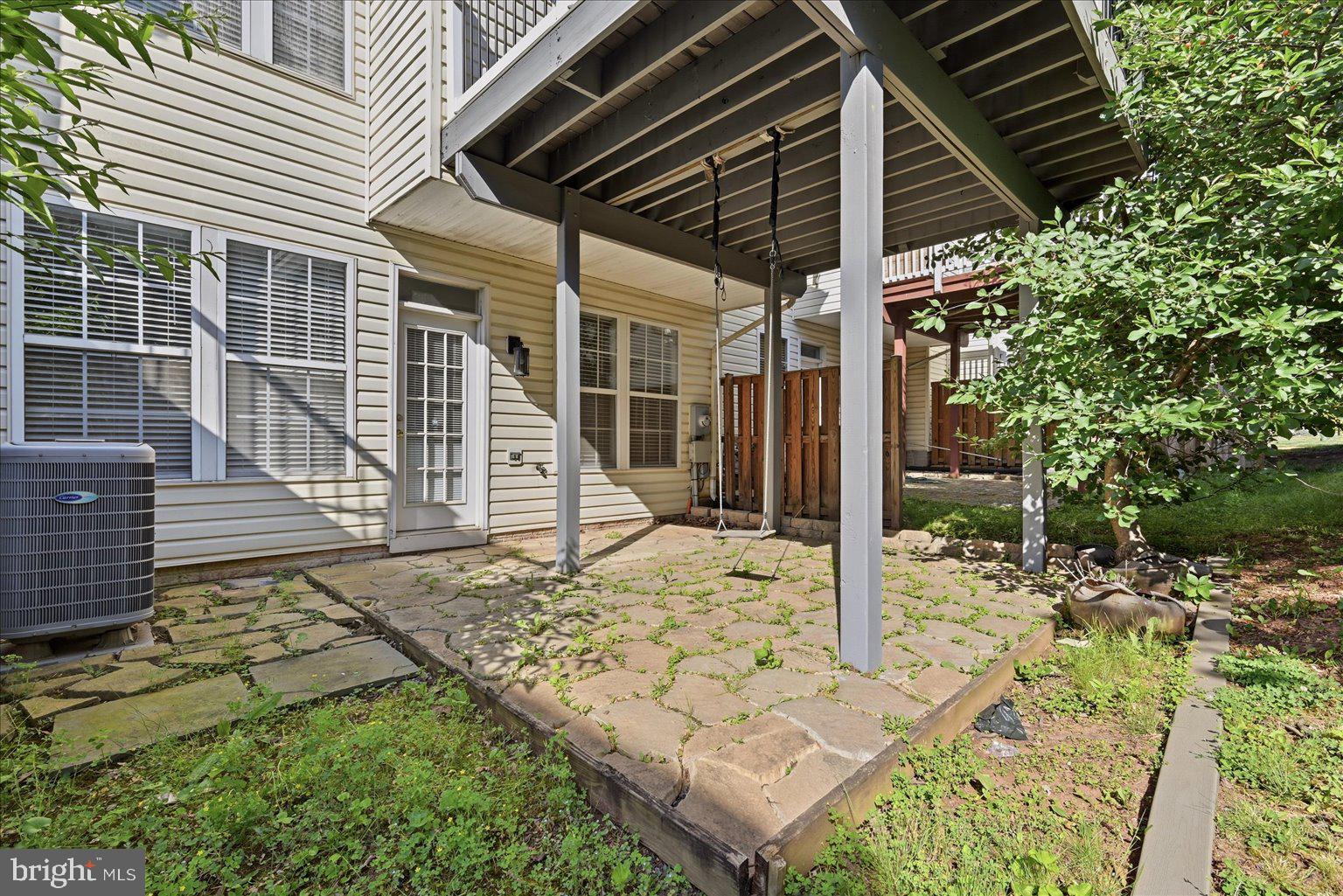 ASHBURN VILLAGE - Residential