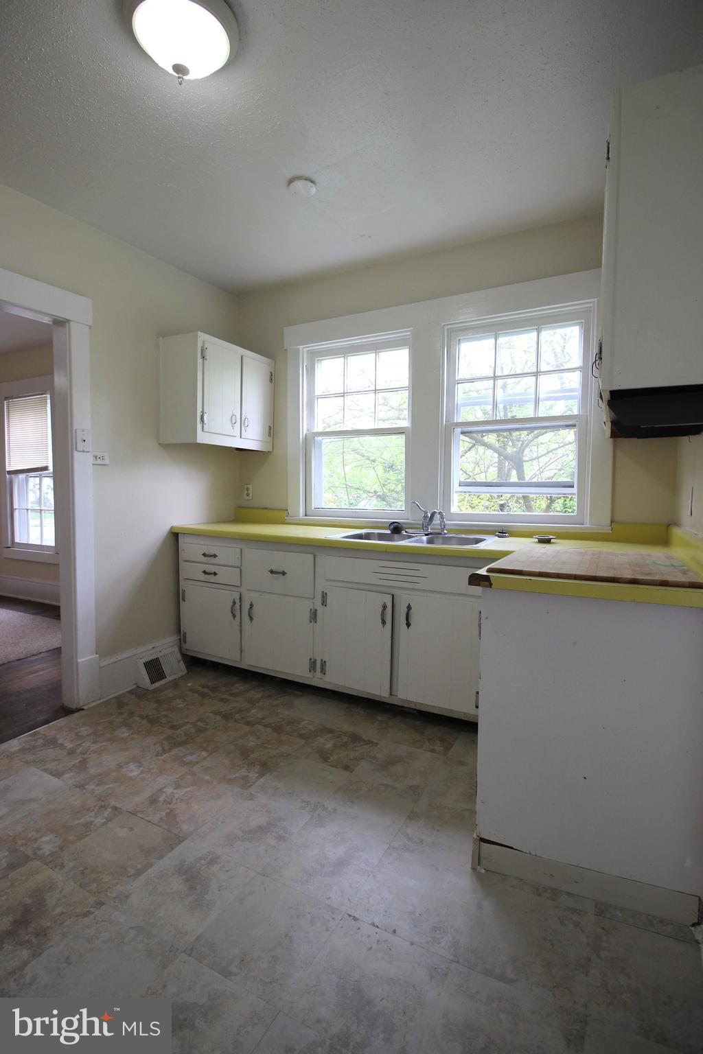 LYON PARK - Residential Lease