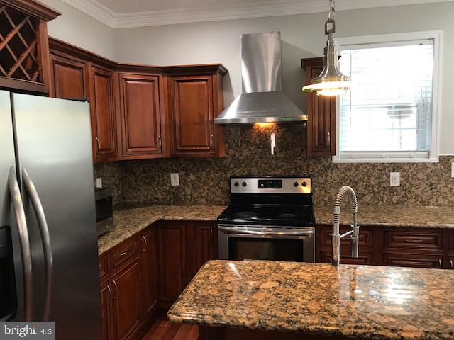 853 W LOMBARD STREET