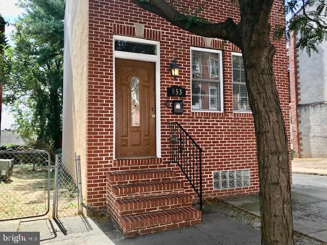 853 W LOMBARD STREET