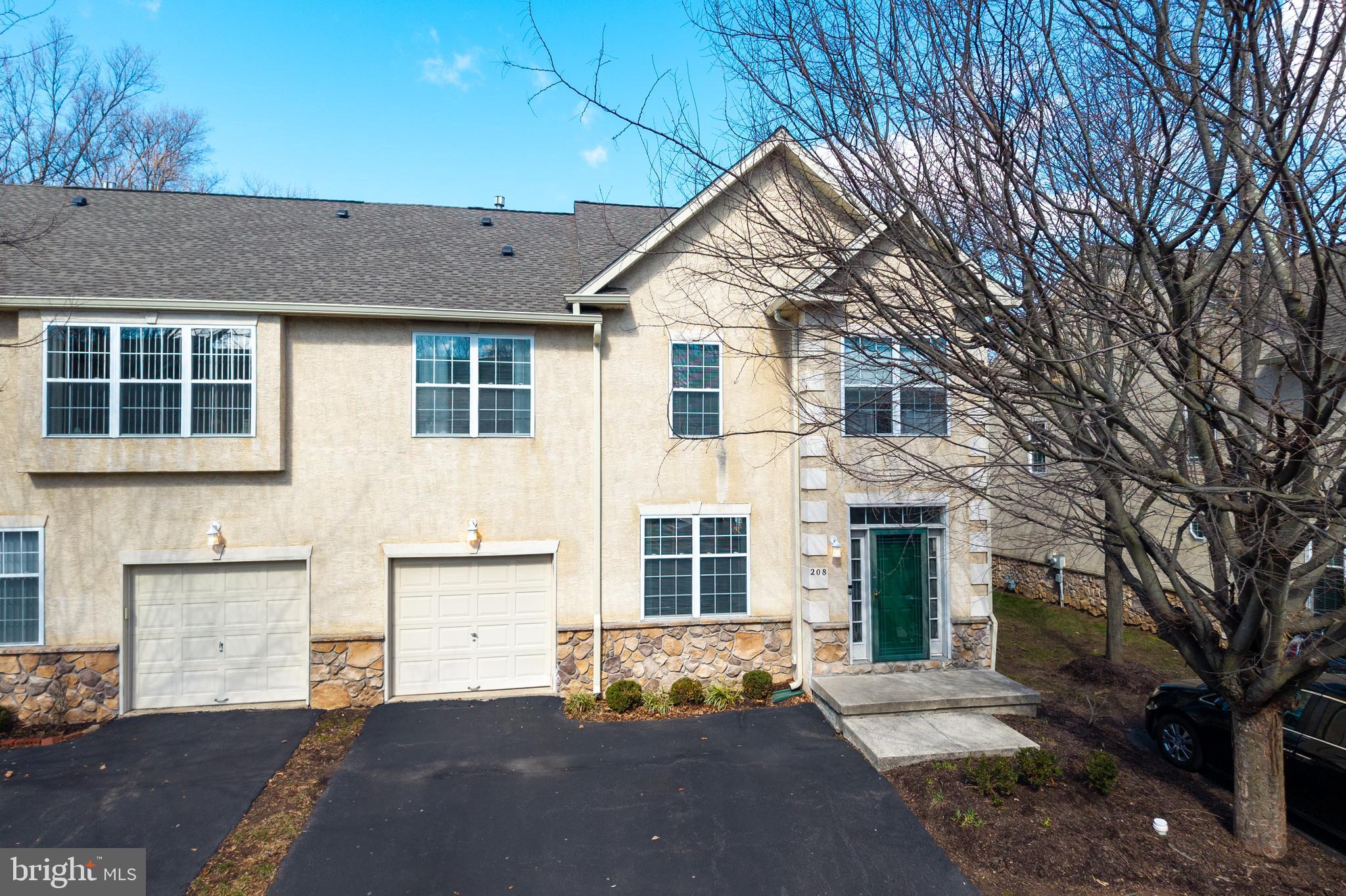 HAMPTON GREEN - Residential