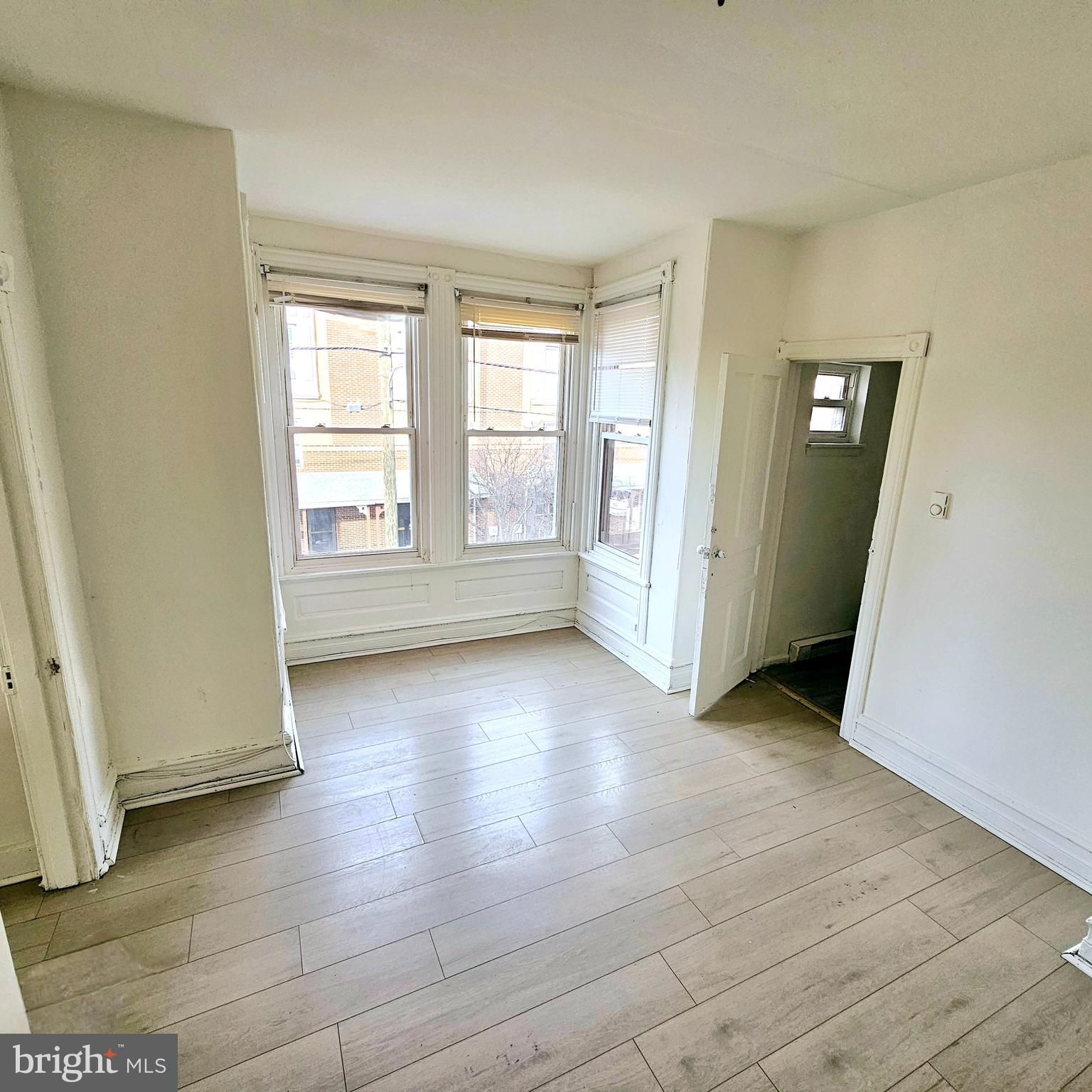 BELMONT - Commercial Sale
