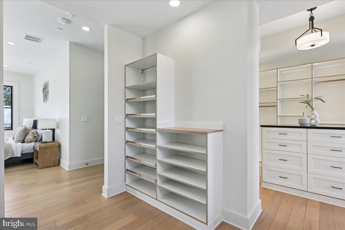 AMERICAN UNIVERSITY PARK - Residential