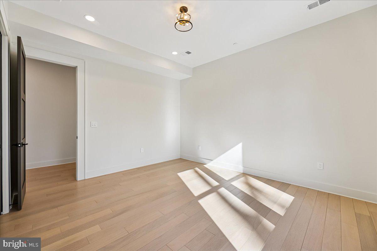 AMERICAN UNIVERSITY PARK - Residential