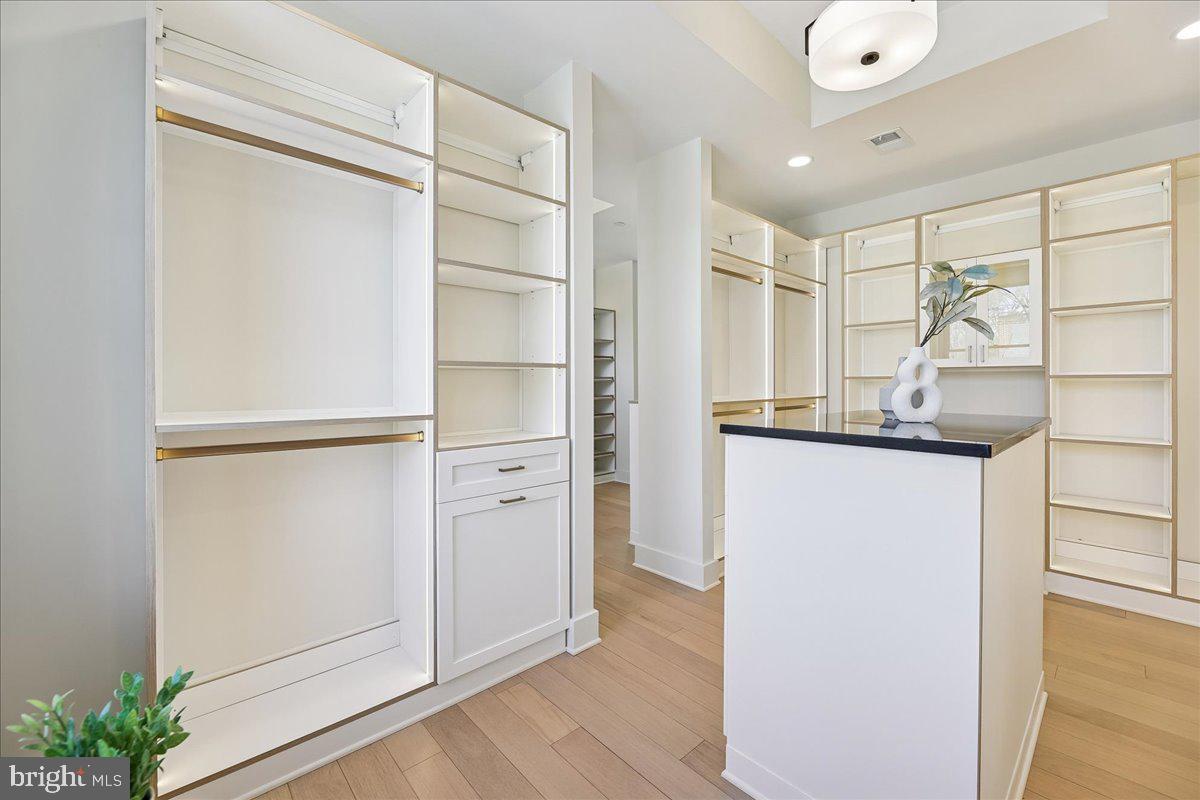 AMERICAN UNIVERSITY PARK - Residential