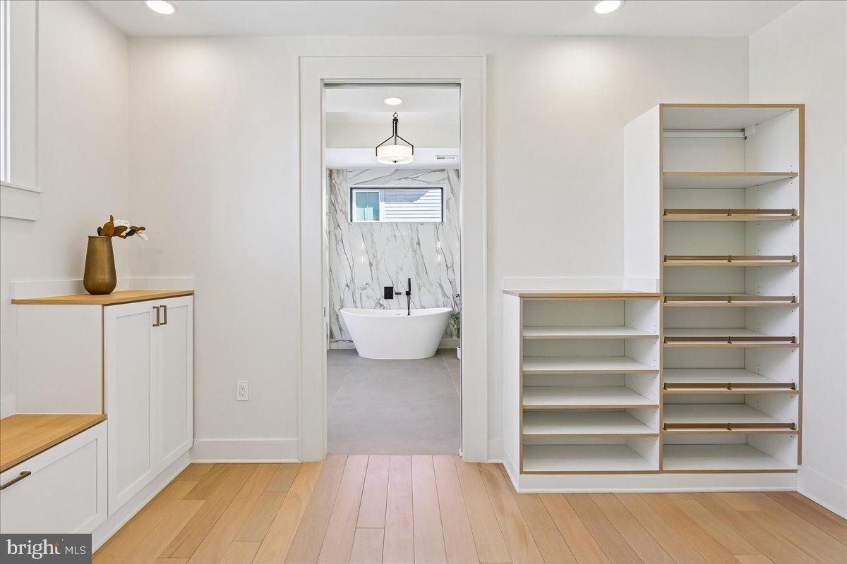 AMERICAN UNIVERSITY PARK - Residential