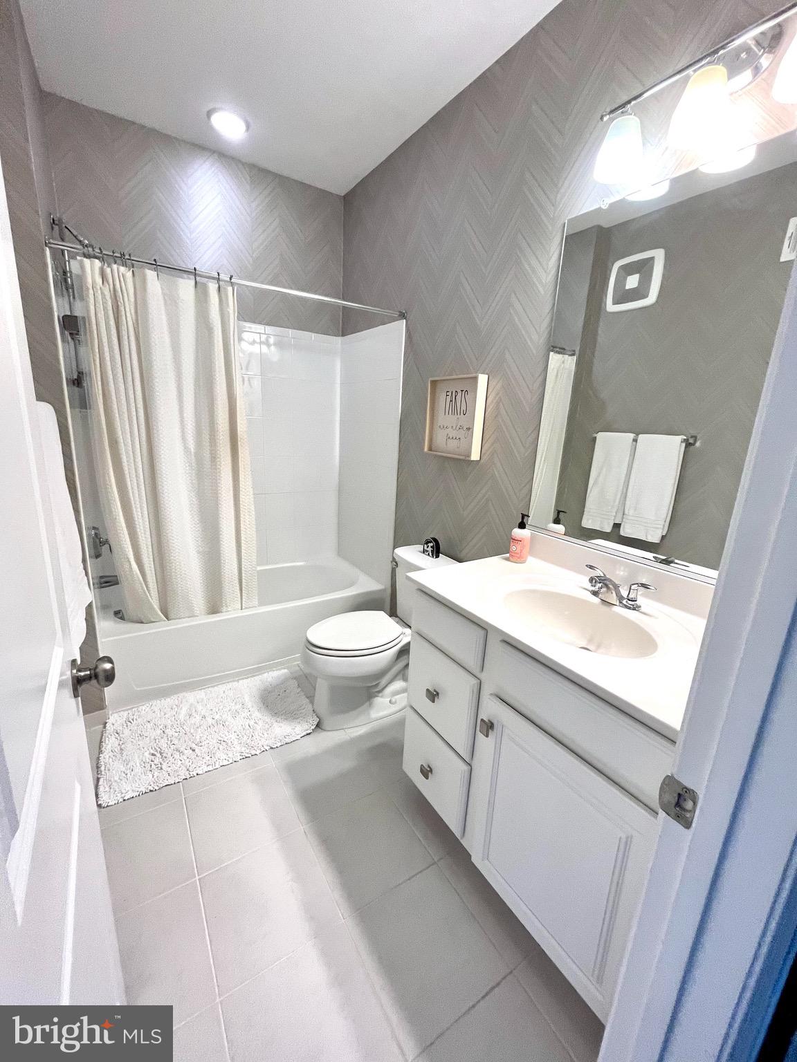 LOFTS AT VILLAGE WALK - Residential