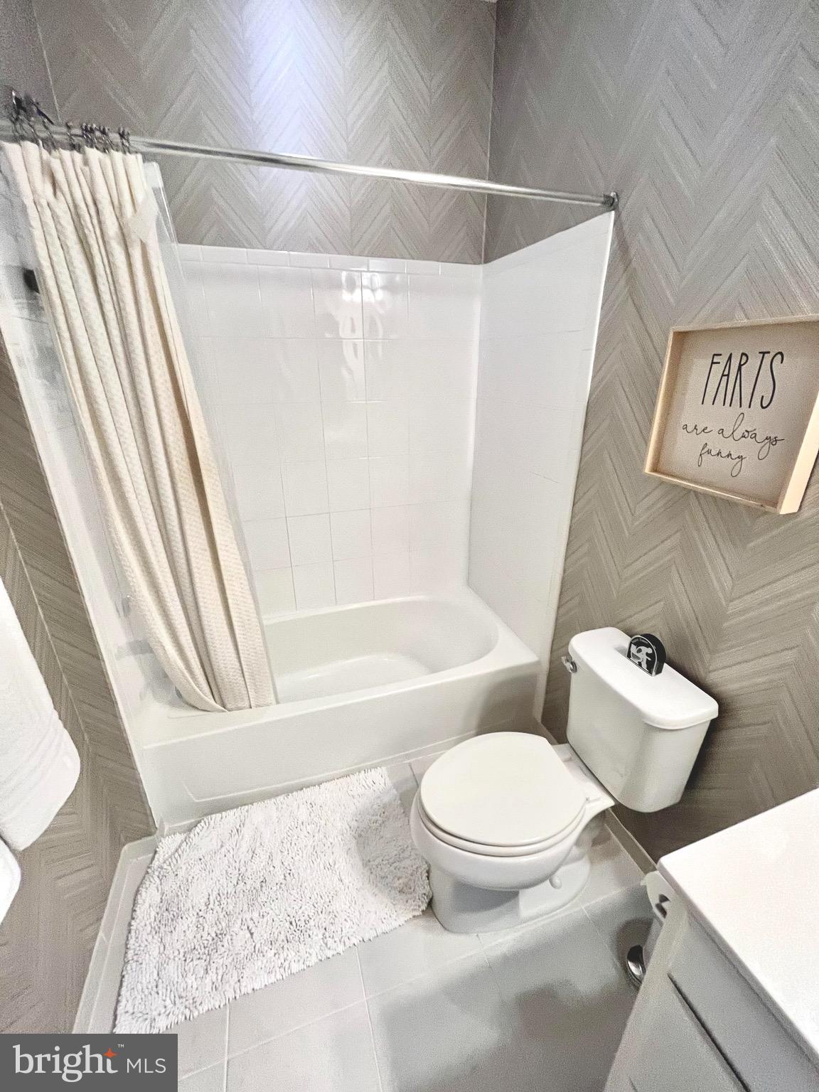 LOFTS AT VILLAGE WALK - Residential