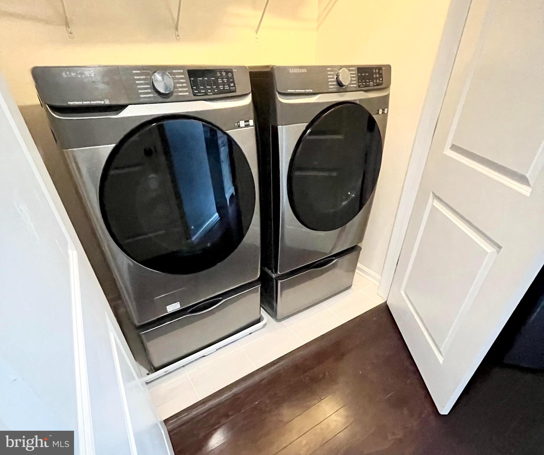 LOFTS AT VILLAGE WALK - Residential