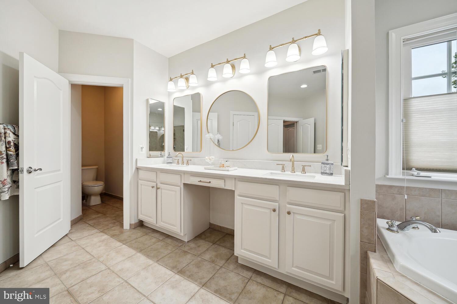 BROADLANDS SOUTH - Residential