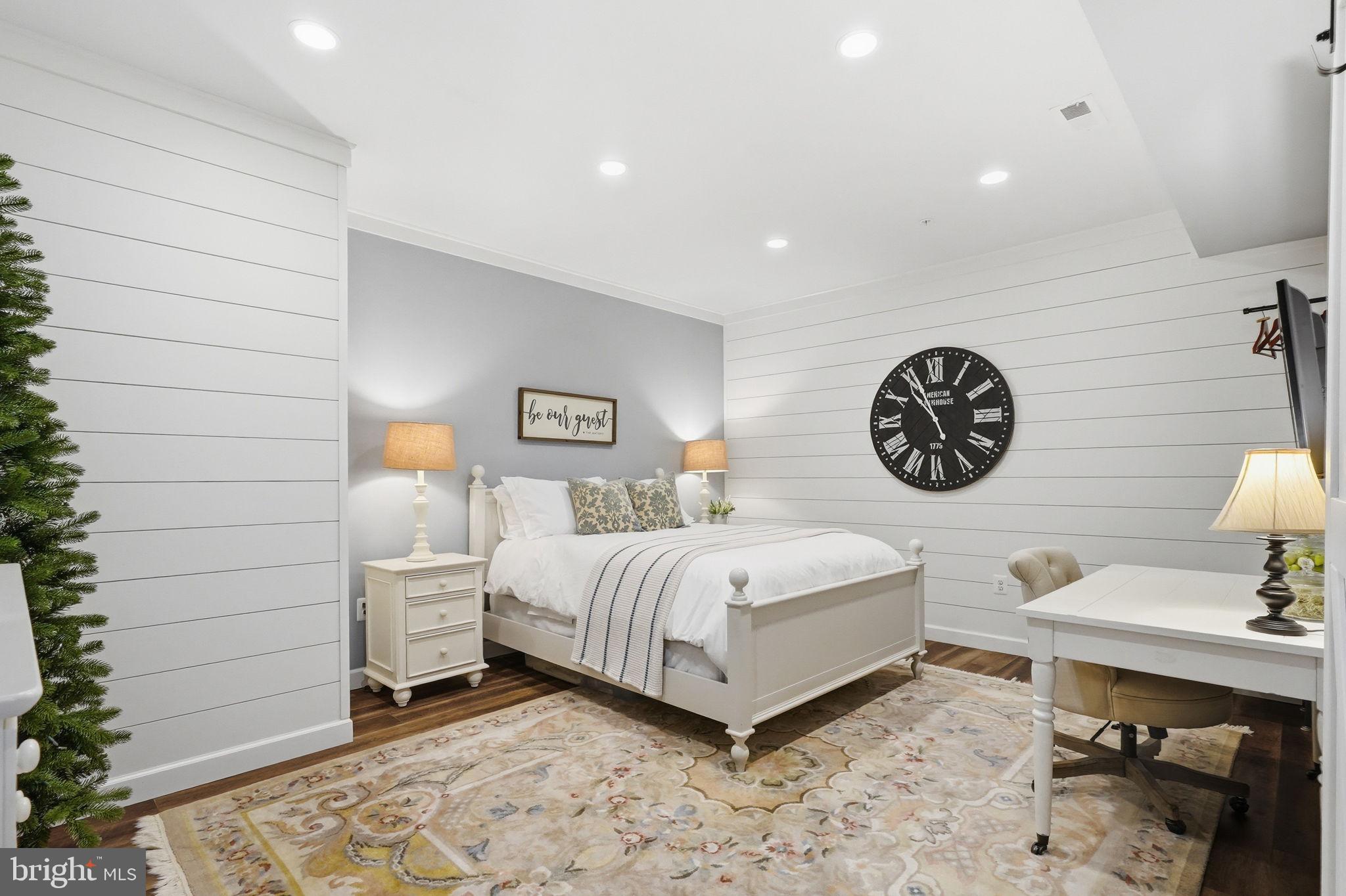 VALLEY VIEW - Residential