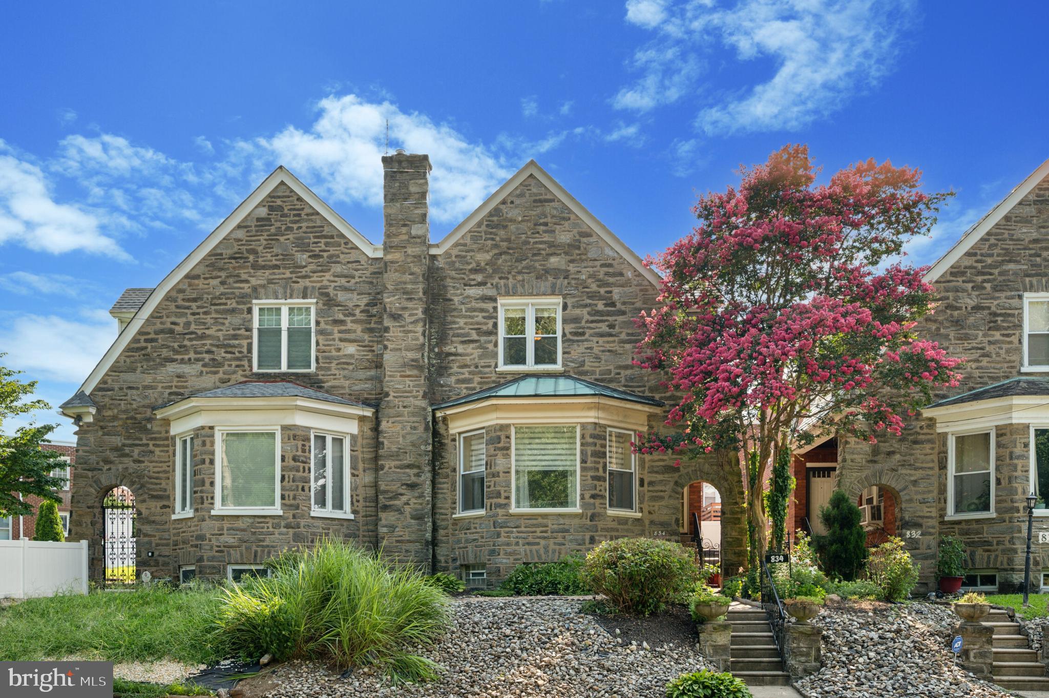 834 W COBBS CREEK PARKWAY