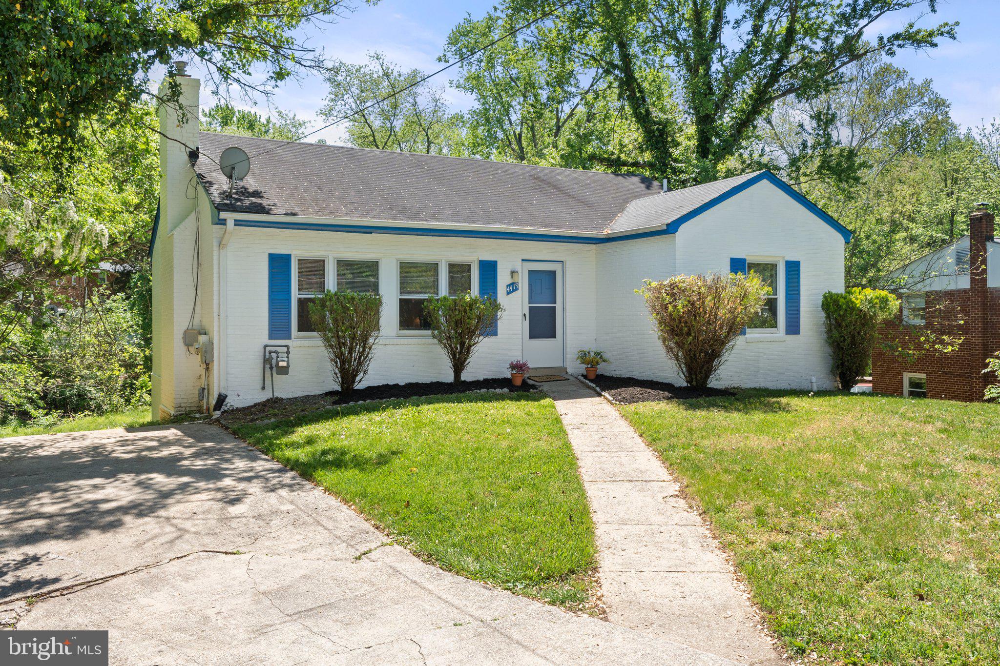 4419 LAKEVIEW DRIVE