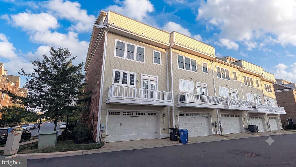 Photo of 3179 John Glenn St, HERNDON, VA 20171 (MLS # VAFX2327594)