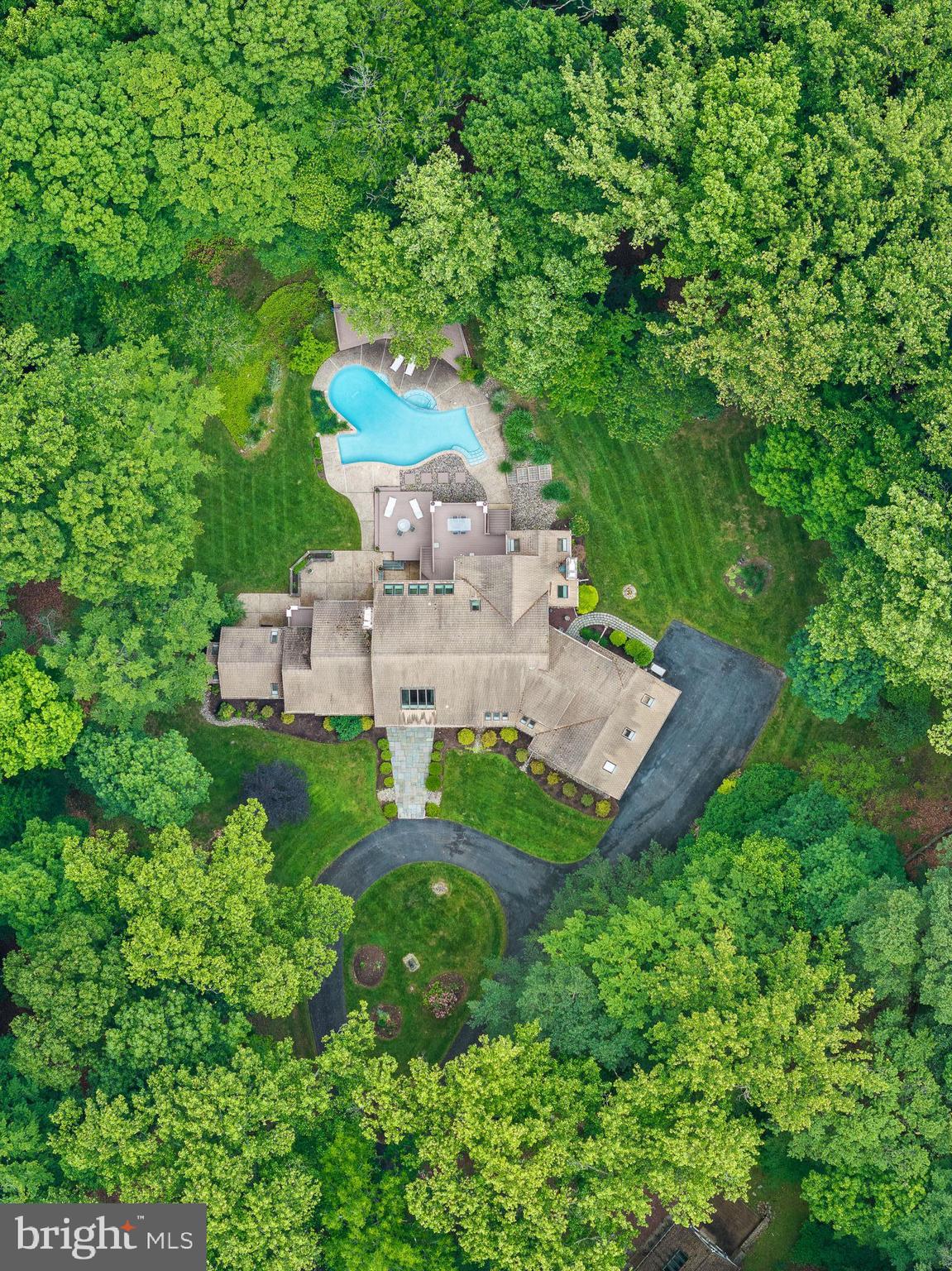 6 HUNT CLUB LANE