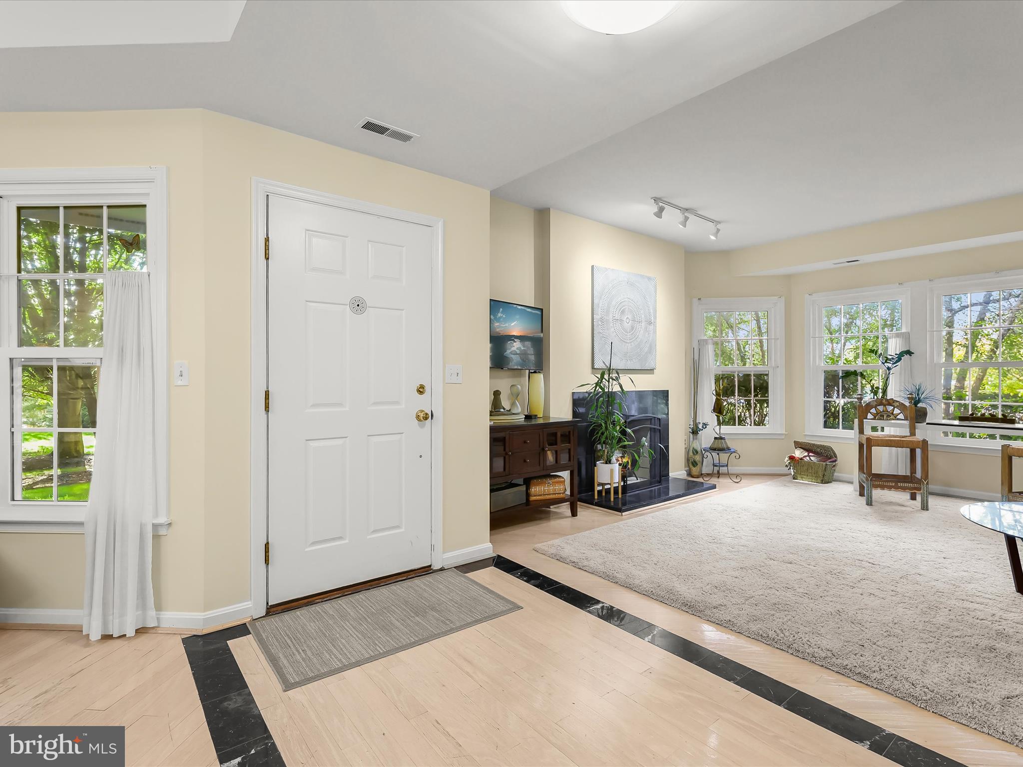 1810 COURTYARD CIRCLE C