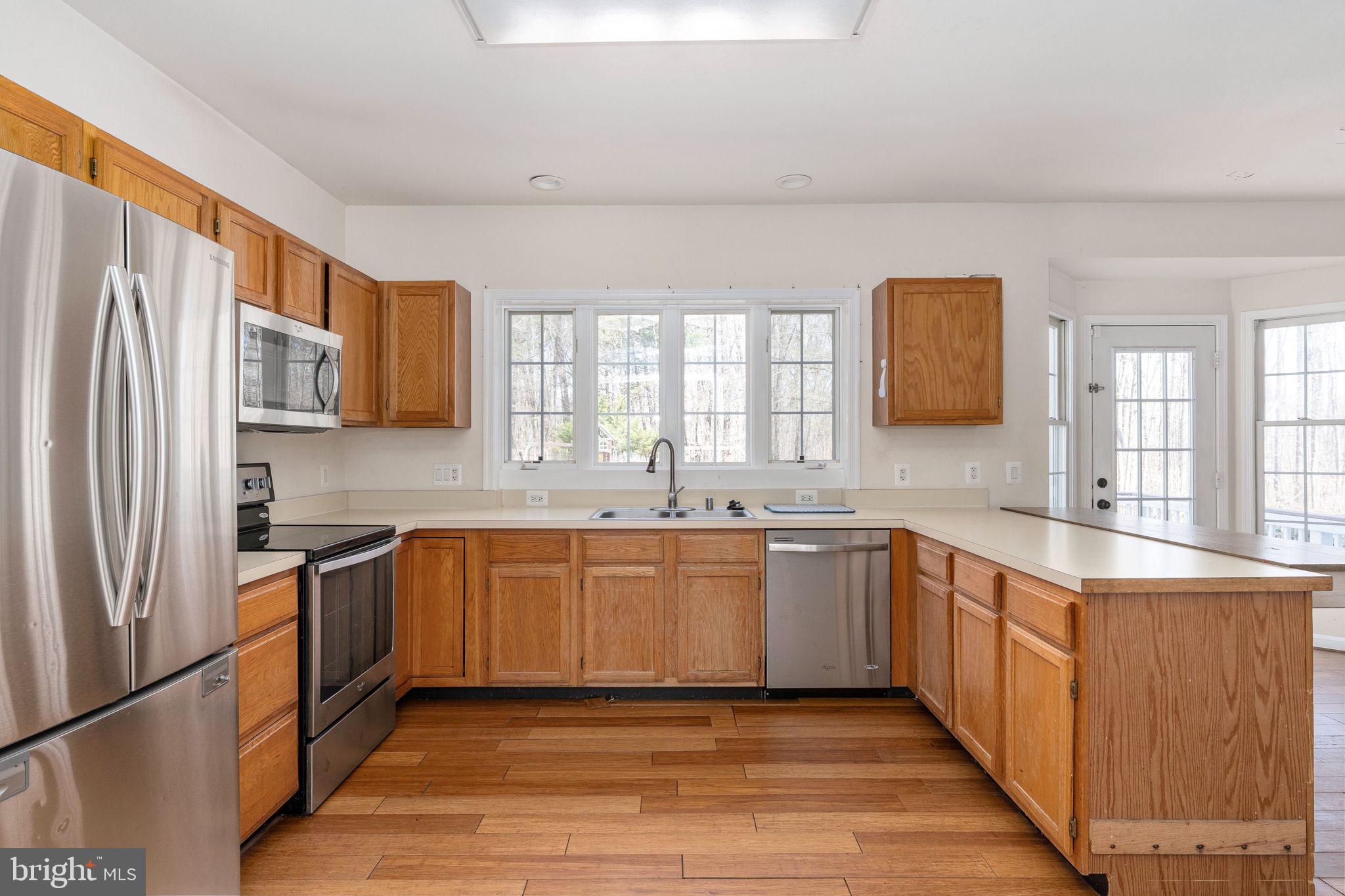 CRYSTAL LAKE - Residential