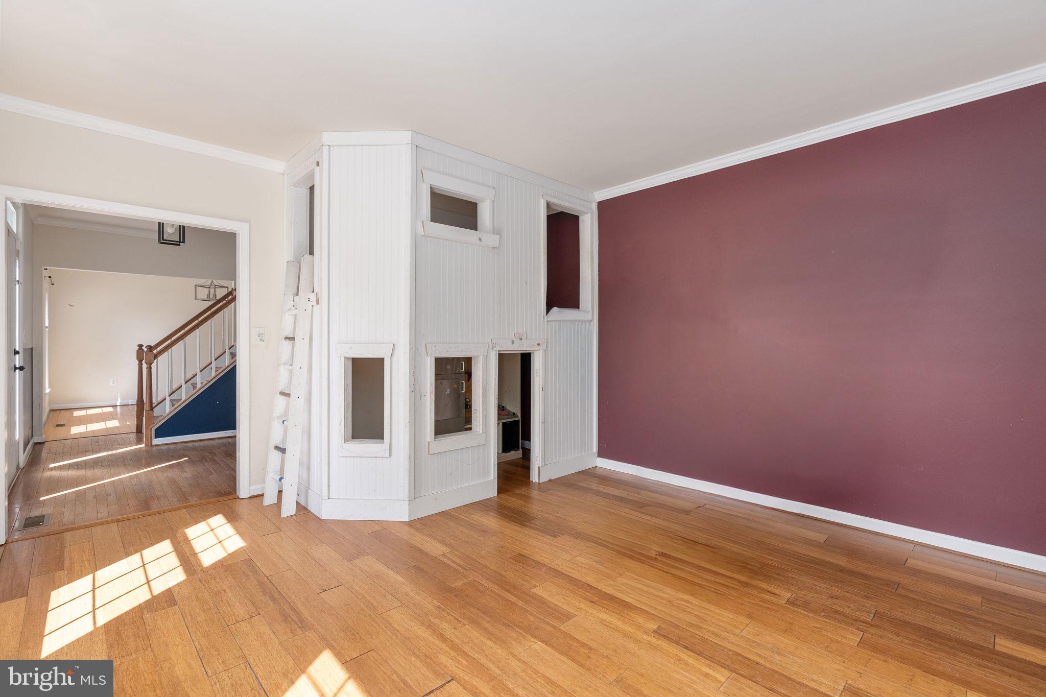 CRYSTAL LAKE - Residential