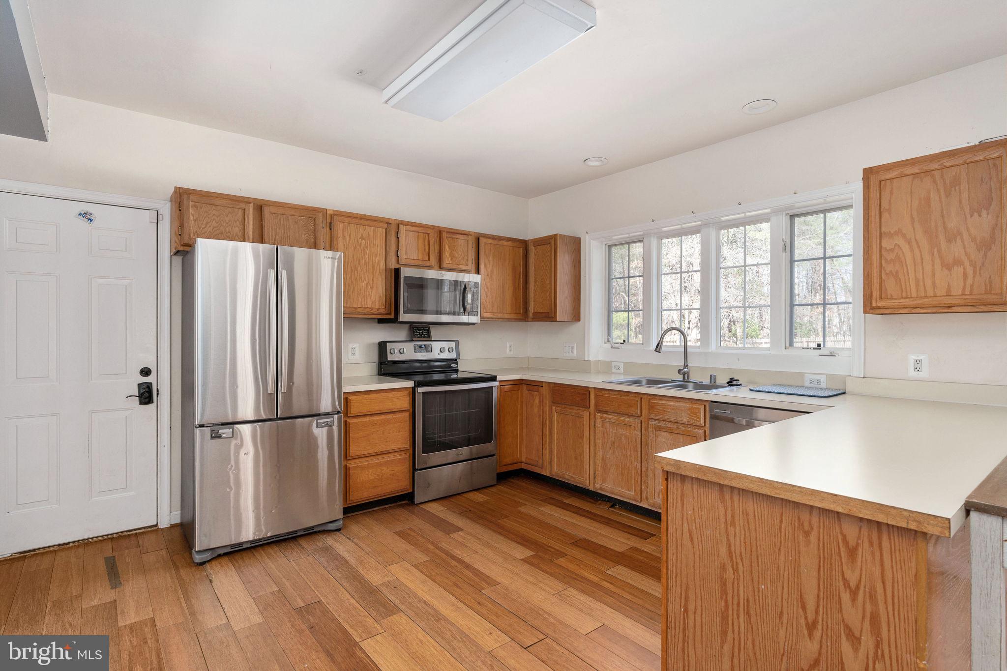 CRYSTAL LAKE - Residential