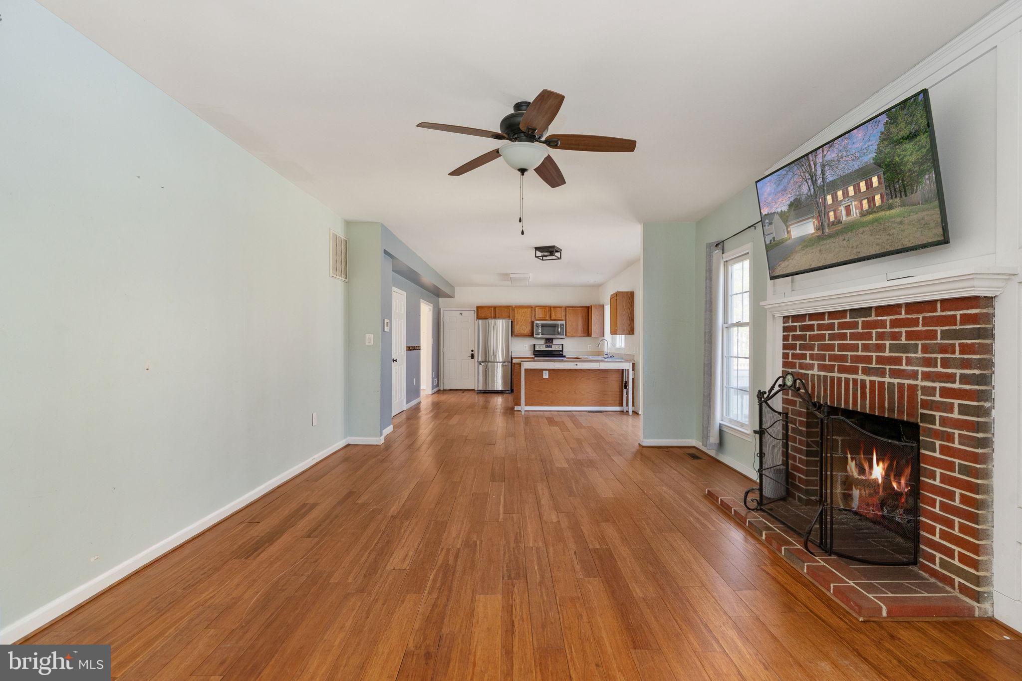 CRYSTAL LAKE - Residential