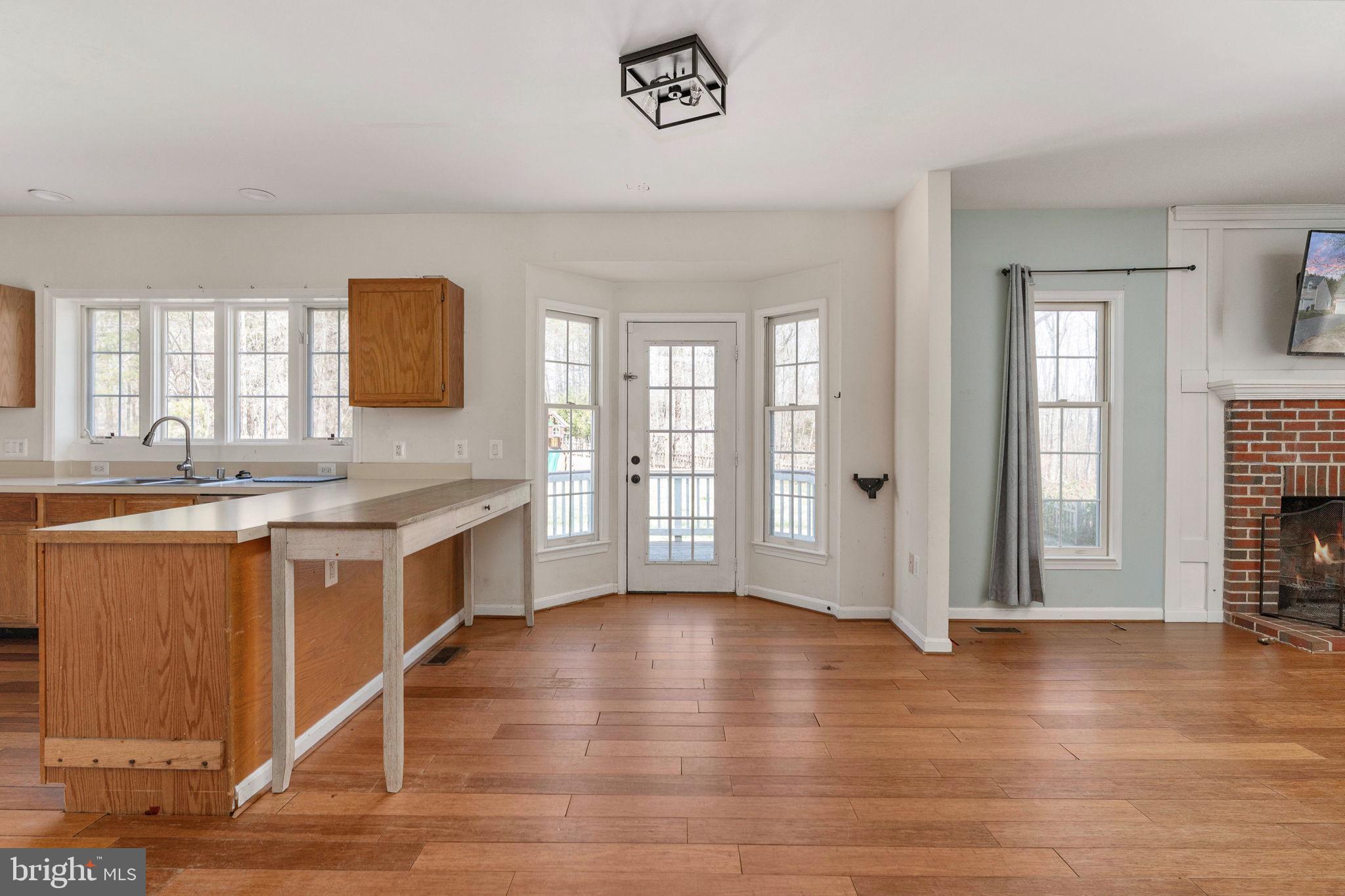 CRYSTAL LAKE - Residential