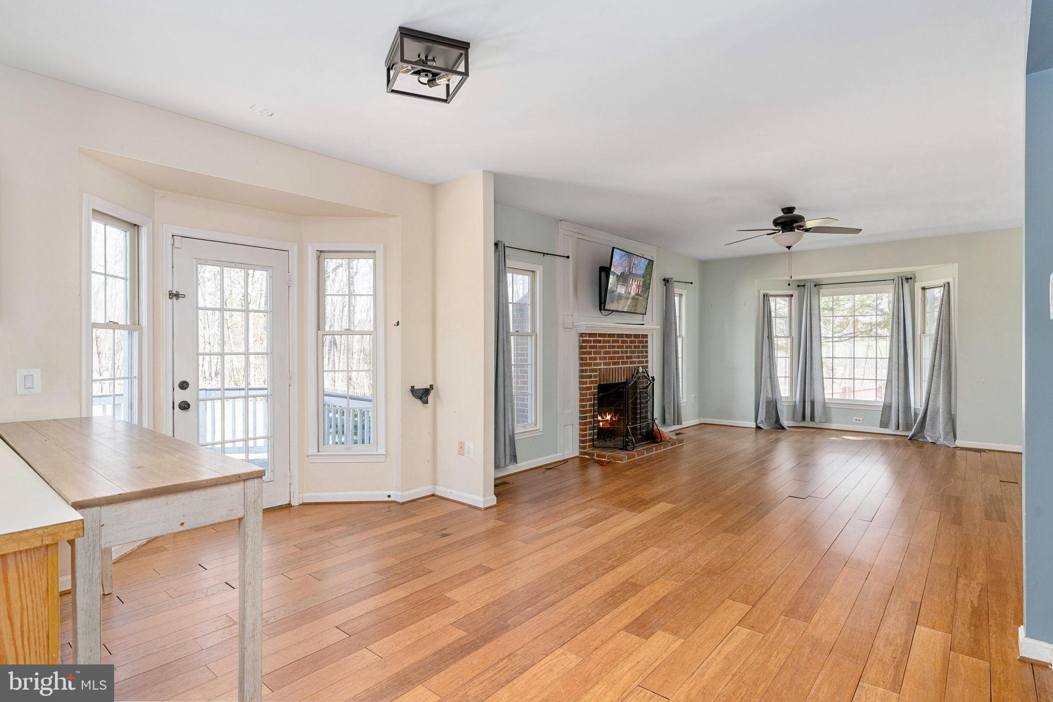 CRYSTAL LAKE - Residential