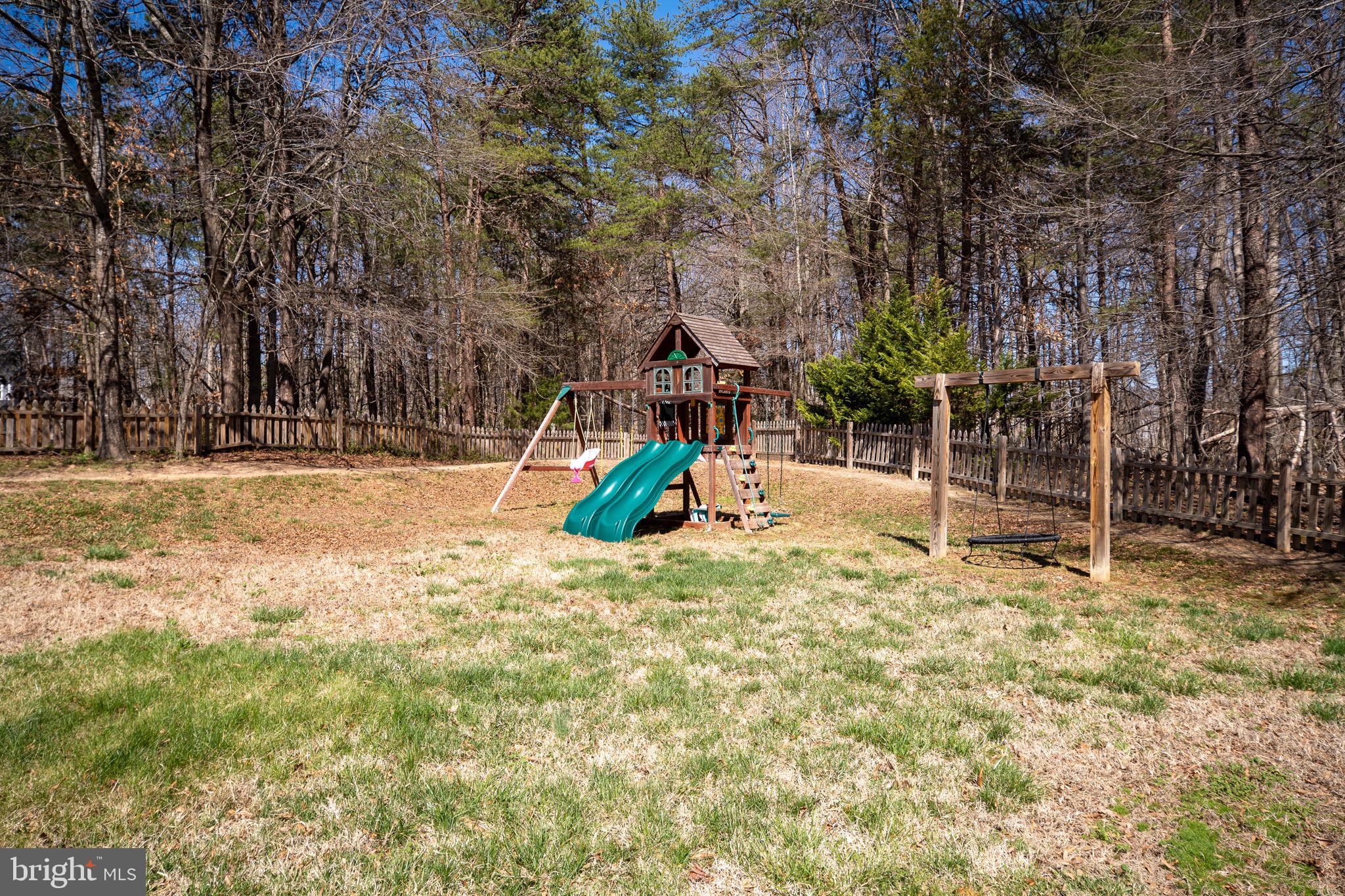 CRYSTAL LAKE - Residential