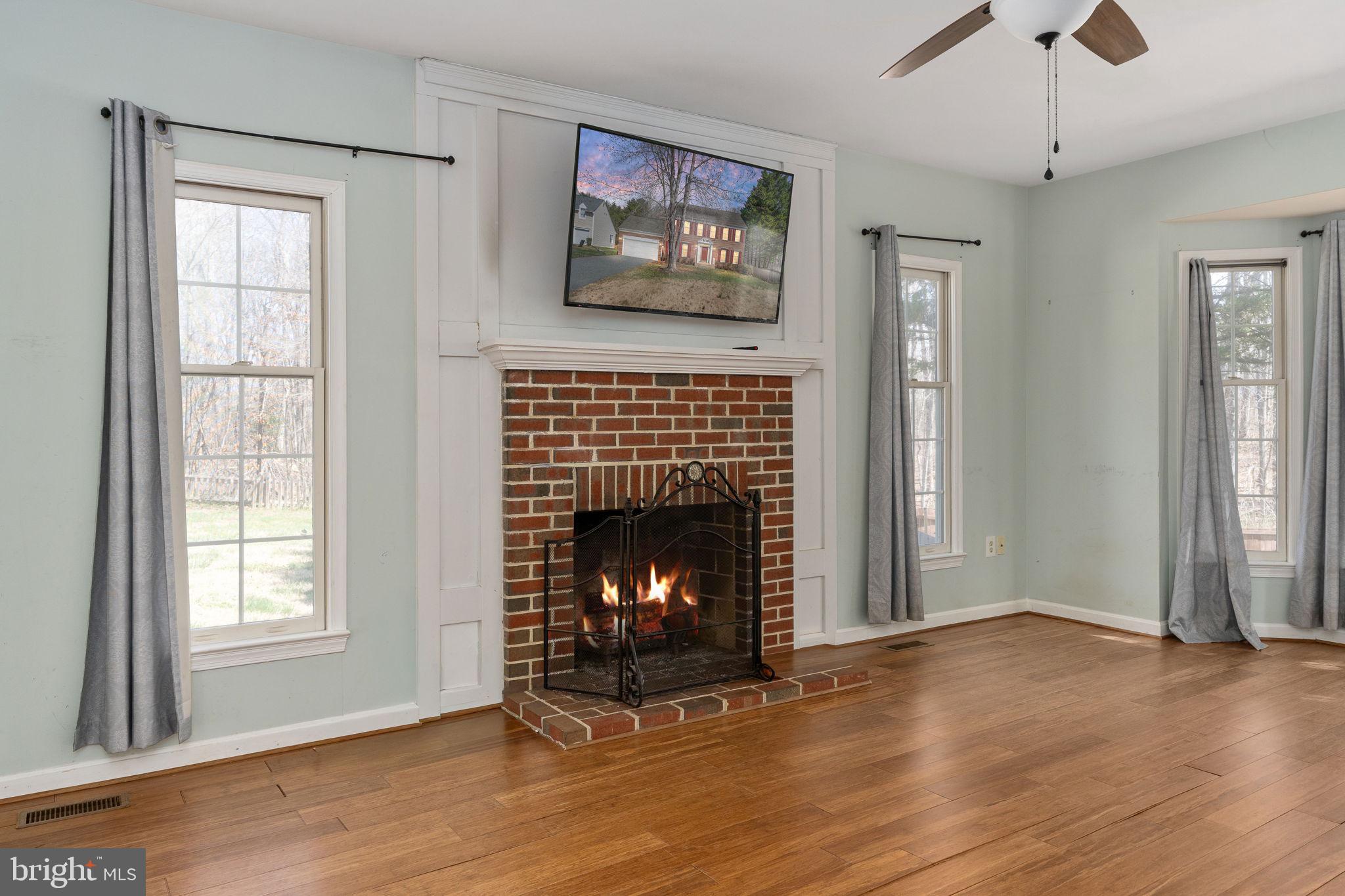 CRYSTAL LAKE - Residential