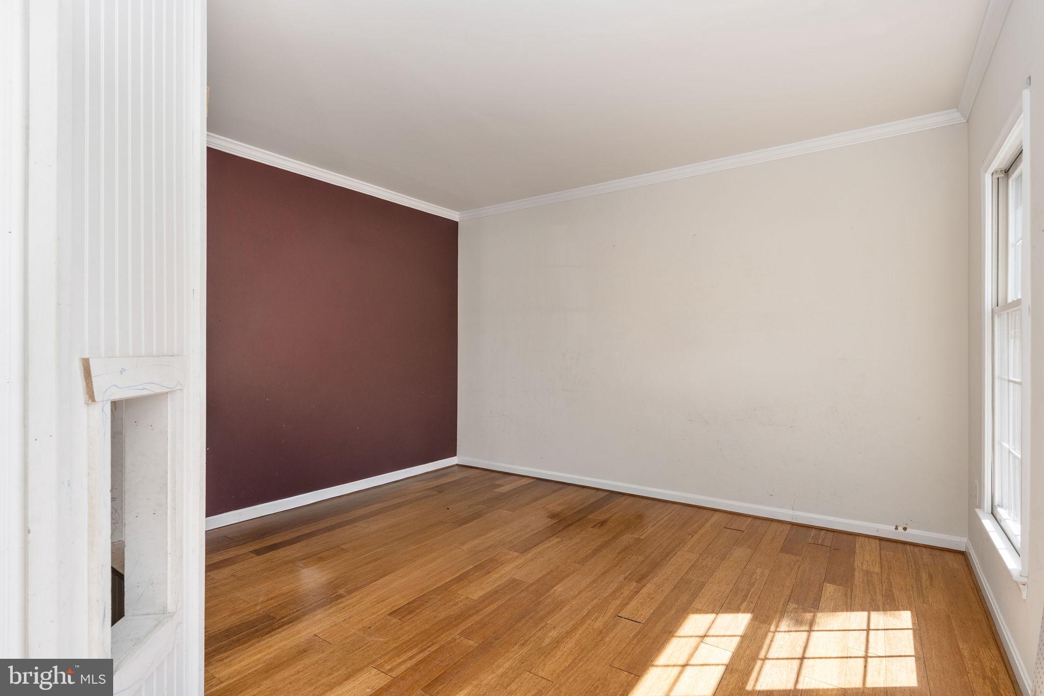 CRYSTAL LAKE - Residential