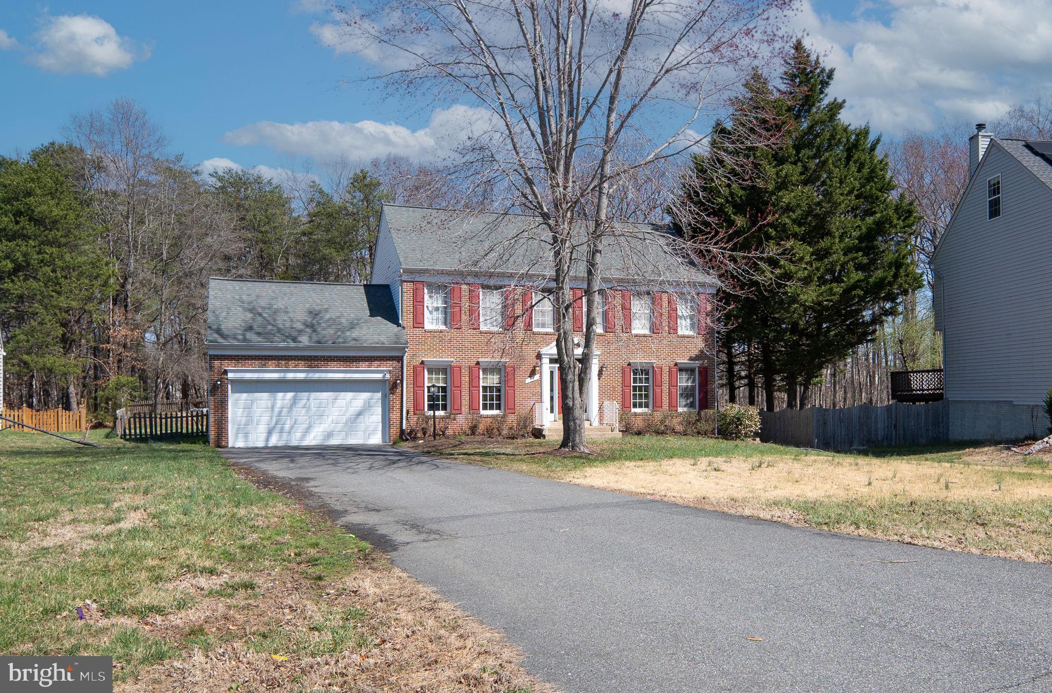 CRYSTAL LAKE - Residential