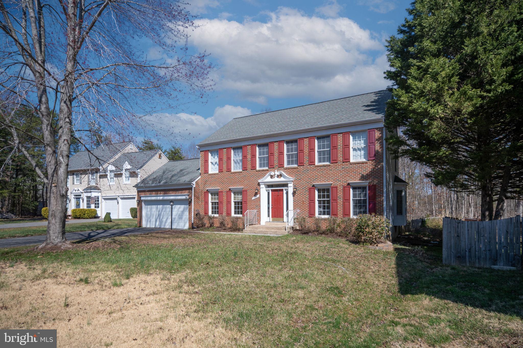 CRYSTAL LAKE - Residential