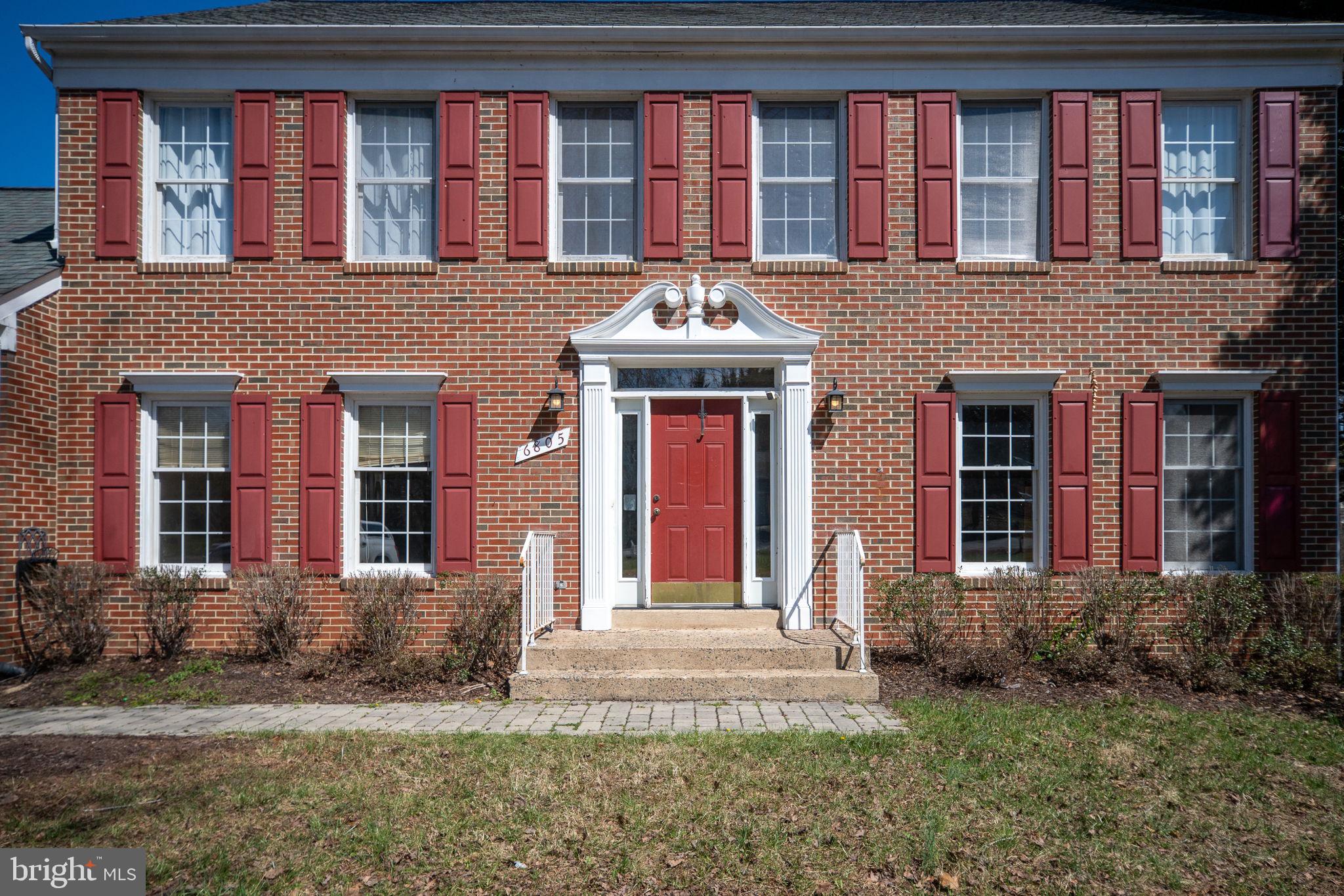 CRYSTAL LAKE - Residential