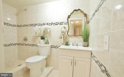 THOMPSONS PURCHASE - Residential Lease