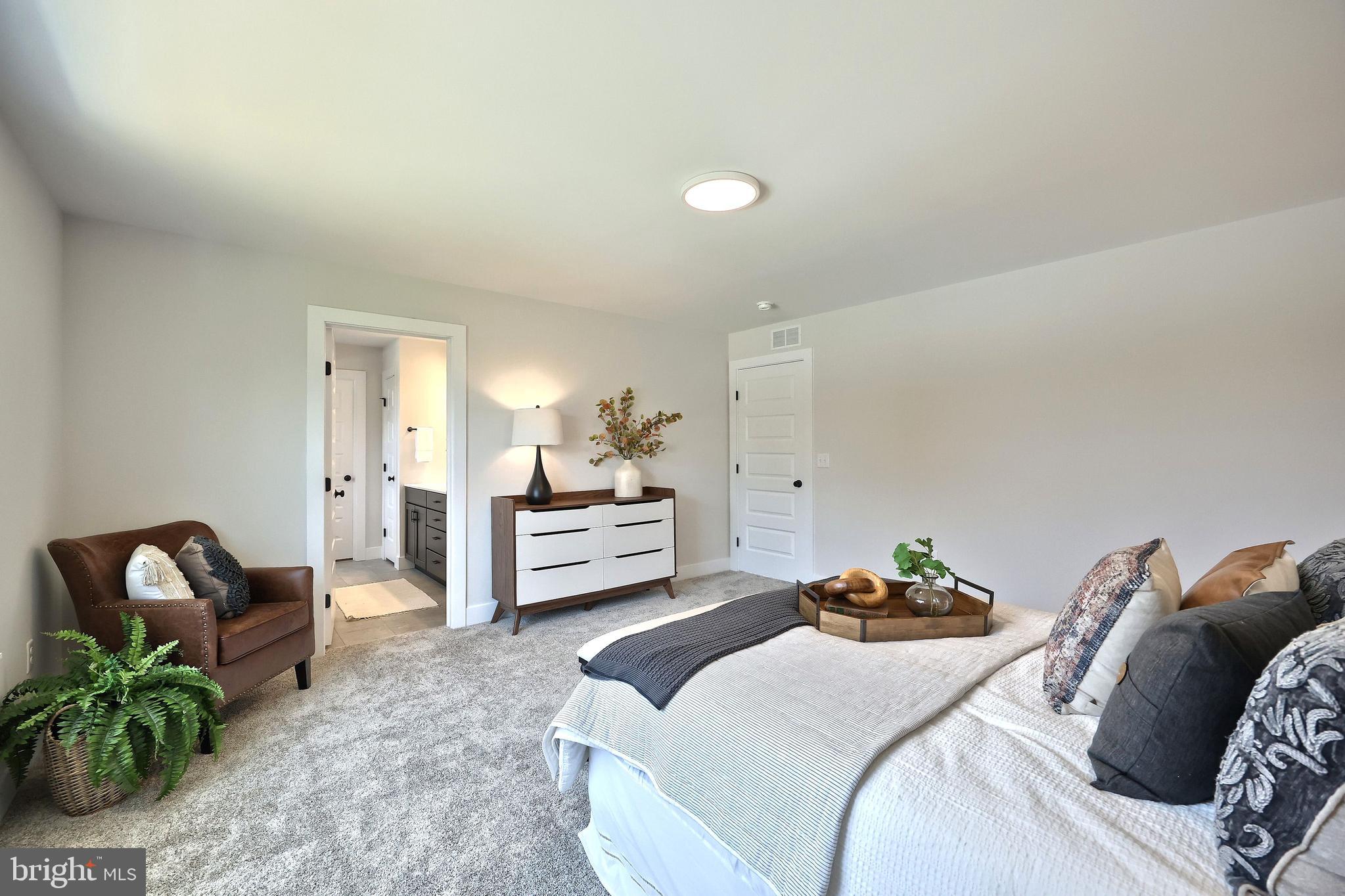 WALTON HILL - Residential